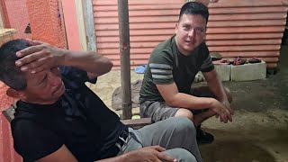 Download Lagu Keke SE NOS PUSO MAL despúes de comer la comifa que le regaló doña Karla. MP3