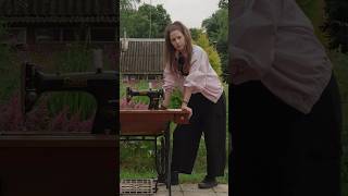 I tried sewing with a vintage sewing machine #antique #sewing #sewingmachines