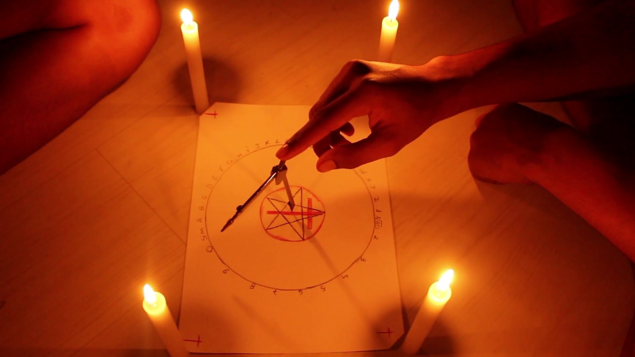 JOGAMOS O JOGO DO COMPASSO E APARECEU UM DEMÔNIO!!!! (CENAS REAIS ...