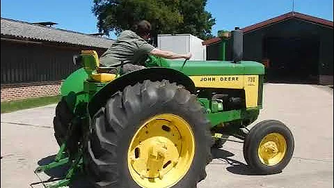 John Deere 730 Diesel Electric start @ HappyOldIron Antique tractors in Belgium
