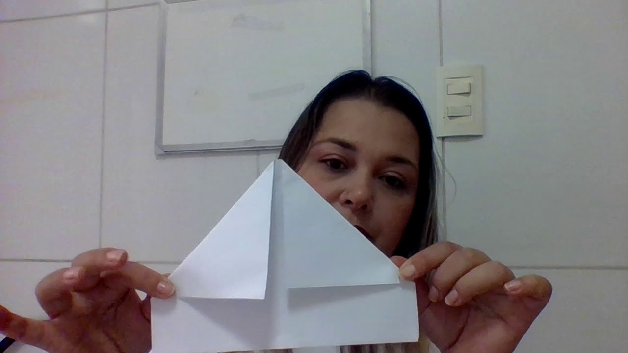 A Folha De Papel Que Queria Ser Um Barquinho
