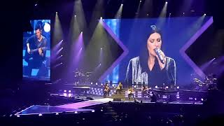 Laura Pausini &quot;Mi abbandono a te&quot; canzone a sorpresa Assago 18.01.2024