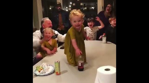 Toddler Does Bottle Flip - 979109-1