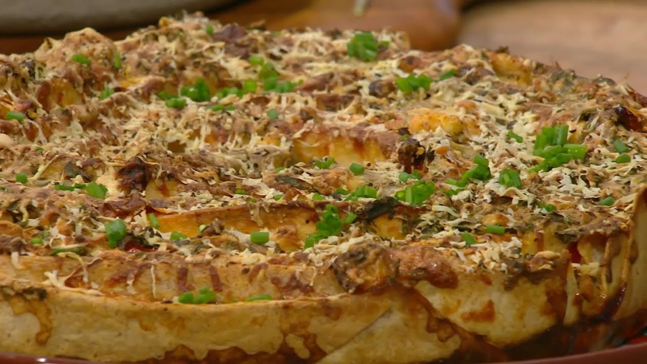 Τυρόπιτα με τορτίγιες, ψητές πιπεριές και ξινομυζήθρα Κρήτης | Ανδρέας Λαγός | ΕΡΤ