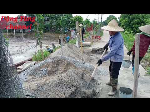 Video Cùng xem các bác thợ xây kè bờ ao, đổ bê tông giằng... - youtube