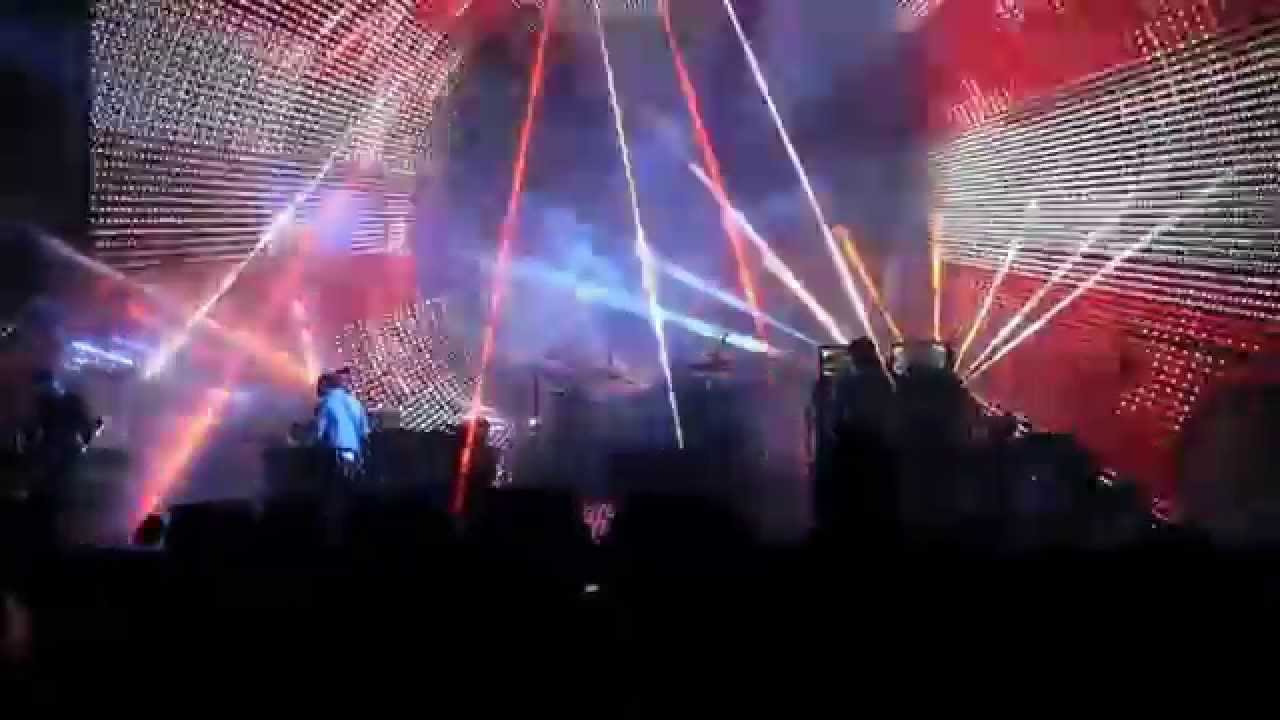 Kings of Leon "Crawl" (720p) Live in Las Vegas on 92714 YouTube