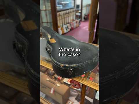 What’s in the case? A gem from 1943, this 000 is in remarkable shape! Nick Pigeon demonstrates.