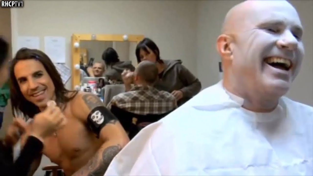Anthony Kiedis Singing ''My Friends'' To Chad Smith! Very Funny!!!