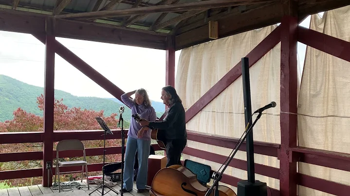 Ron and Minnie Powell Perform on the Orchard at Al...