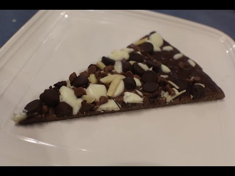 Simple & Easy Chocolate Pizza