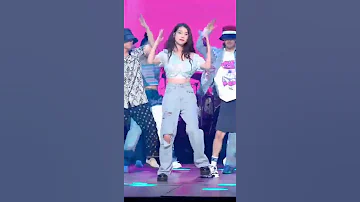 I M In Love With This Steps Of IU IU Dancing On Stage Iu In Jens 