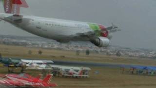 TAP Airbus A310 Low Pass Turn - Portugal Airshow 2007, Evora (Uncut HD Version)