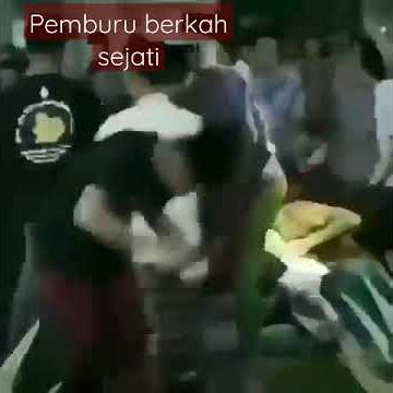 berebut minuman bekas kyai ,pemburu berkah sejati