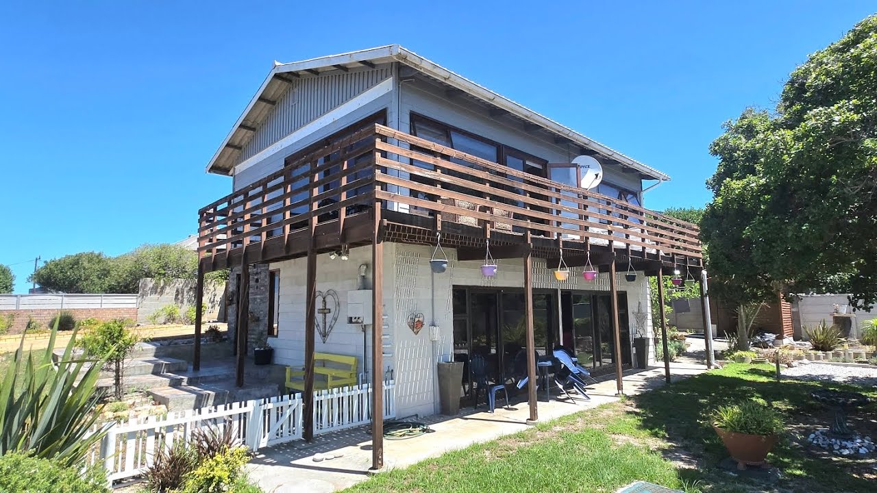For sale: 1 West Road Kleinbaai - Dual living 