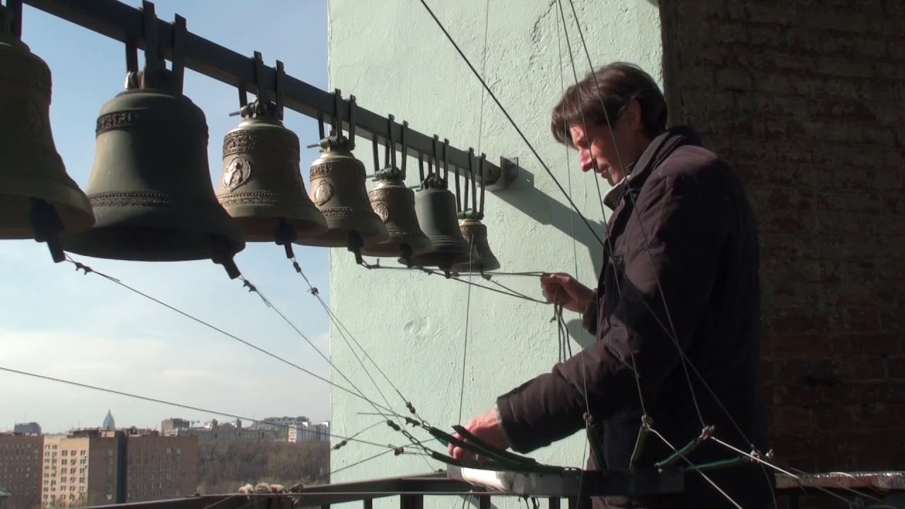 Игры звоны. Колокольный звон Борисоглебский монастырь. Старообрядческий храм колокольный звон в Астрахани.
