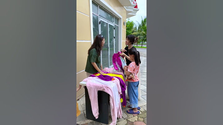 SHK - Mẹ dạy con gái biết chia sẻ với người nghèo khó - Know how to help people in need #shorts