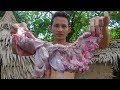 Primitive Technology: Cooking Pig Intestine, Heart Sour Soup Eating Delicious