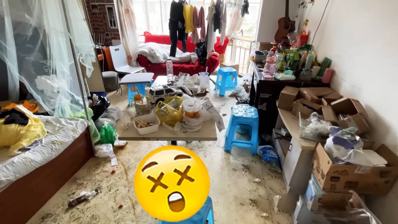 😨A family of four living in a garbage dump and having a third child!