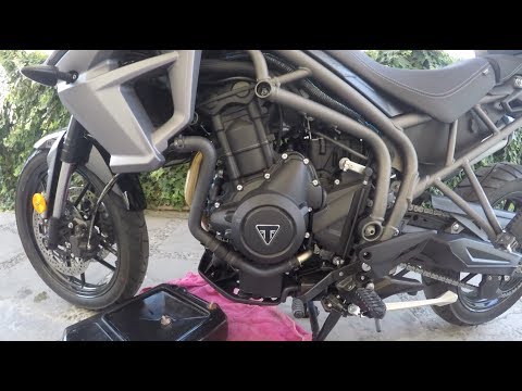 Triumph Tiger 800 Xrx 2017 How To Change Engine Oil Youtube