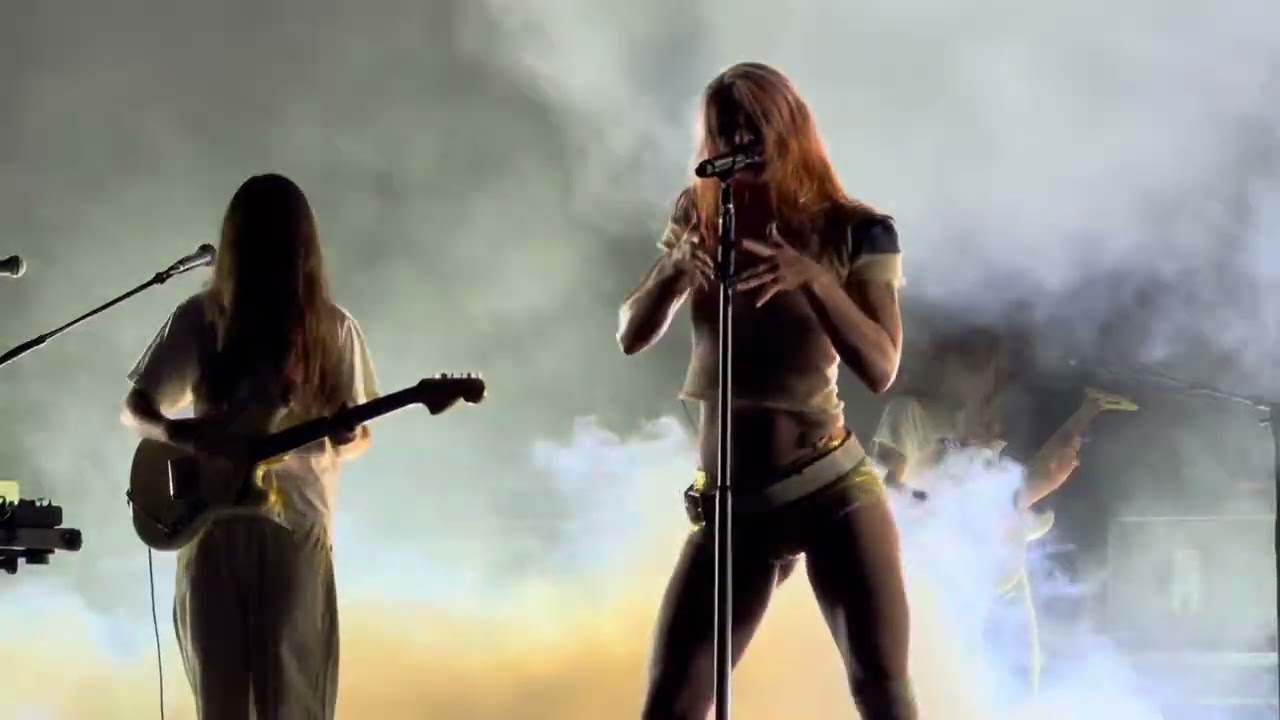 Wet Leg - CPR #wetleg #Malkinbowl Vancouver BC September 3 2025