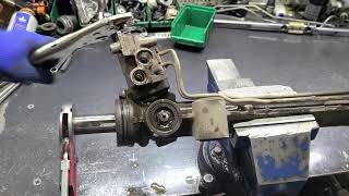 ᐉ Рульова рейка VW Touareg на ремонт: ❶ тече та стукає ❷ велика виробітка валу за зубчатої пари.