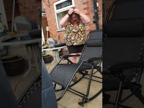 Review Outsunny Zero-Gravity Rocking Chair can 5ft 2inch people rock and recline?