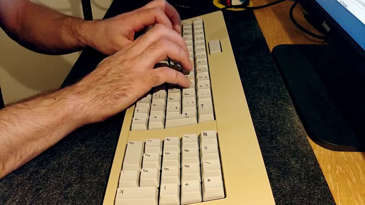 Apple M0118 (Alps SKCM salmon, lubed, spring swap)