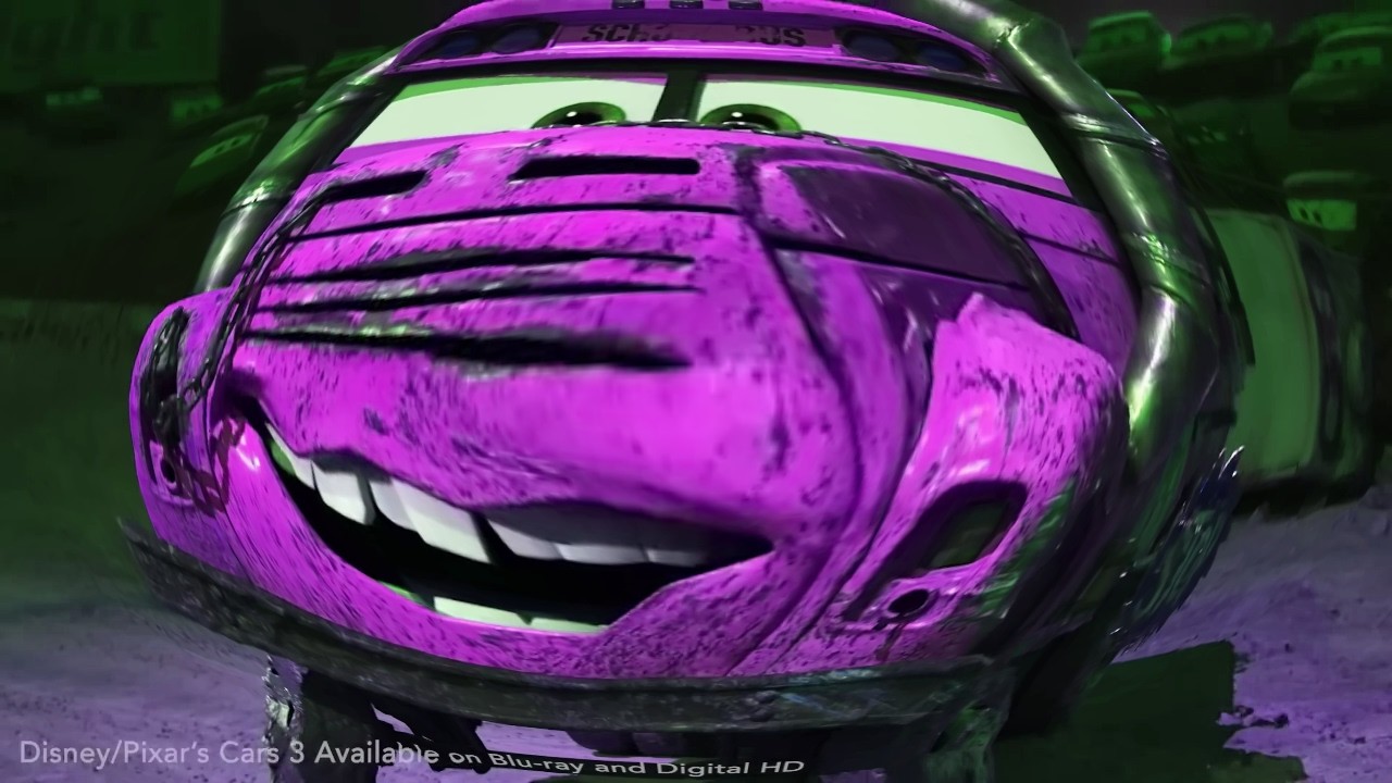 😨😨His going to cut you, run!! (Powered by: Klasky Csupo 2001 Effects)