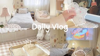 Daily Vlog 🥧| Cozy Room tour Ghibli inspired, bake apple pie, make Warawara keychains, pack orders