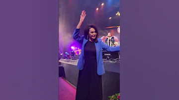 Gulsanam Mamazoitova Yulduz Turdiyeva Konsertida Yurakdan Raqs Tushdi 2025 