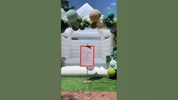 Wedding bounce houses should definitely be a thing! Who wouldn’t want to crash this wedding #wedding