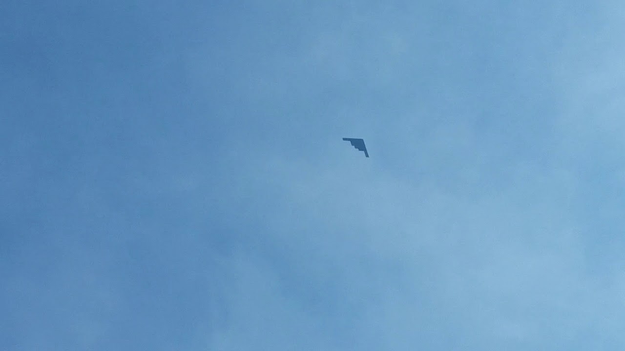 camera iphone 8 plus apk 2017 3 16 B2 Bomber flying over