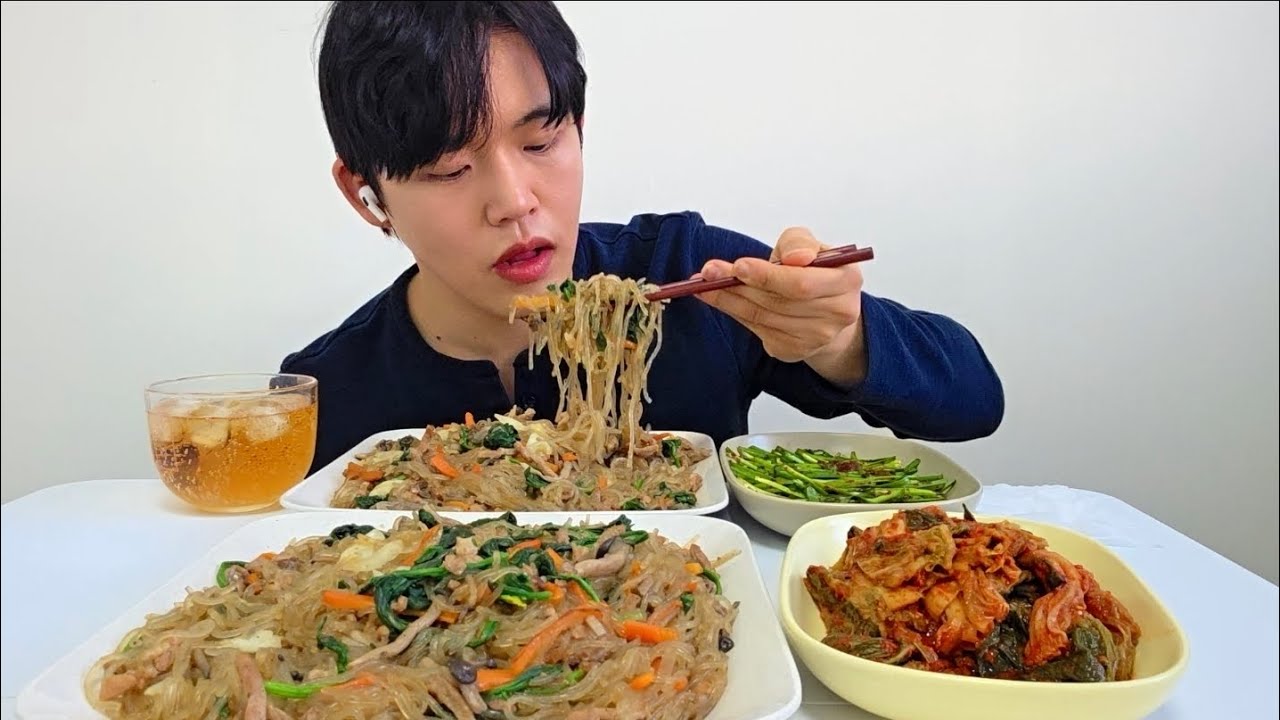 멈추지 않는 젓가락… 잡채 + 부추무침 꿀조합 🤤 Mukbang