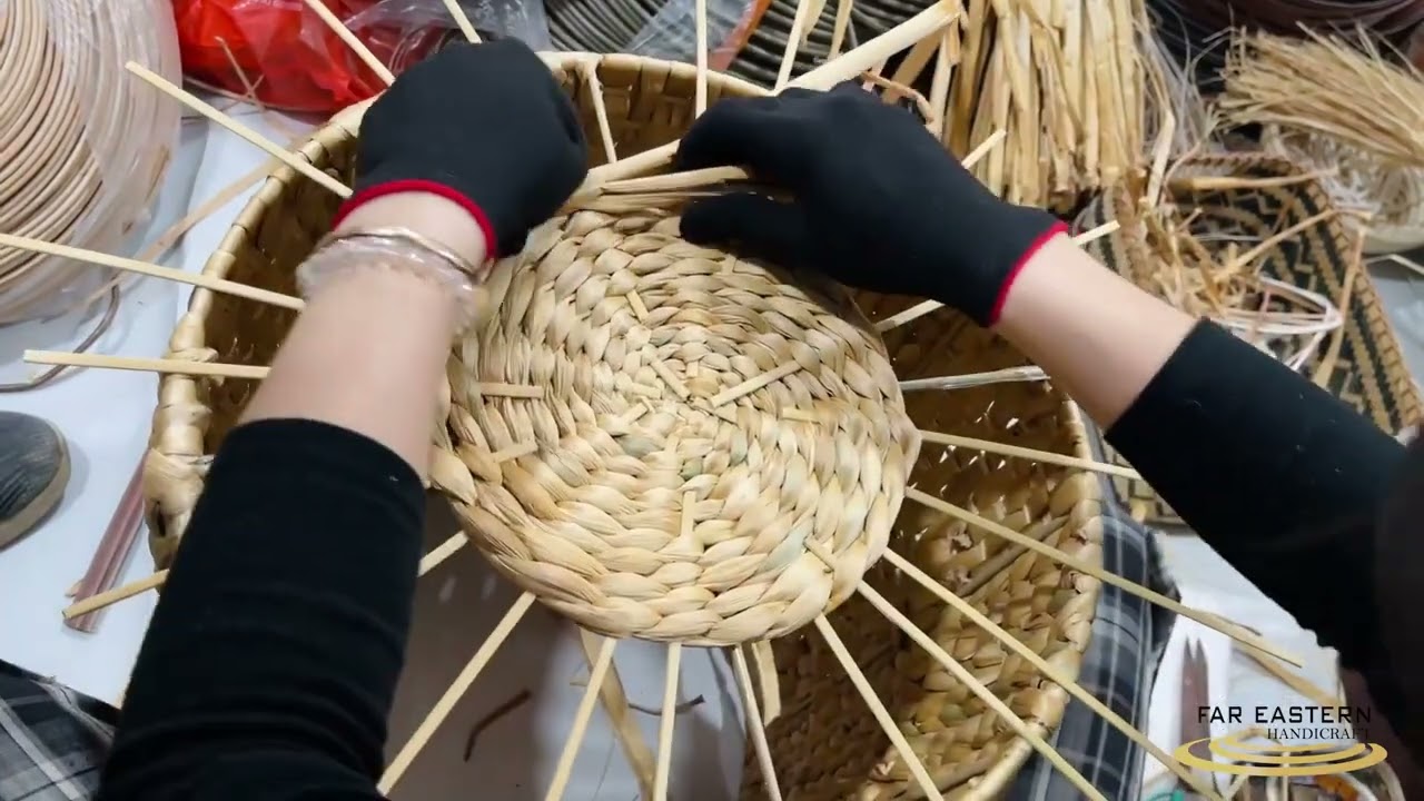 Crafting Unique Iron-Framed Water Hyacinth Baskets: A Glimpse into the Art of Handweaving