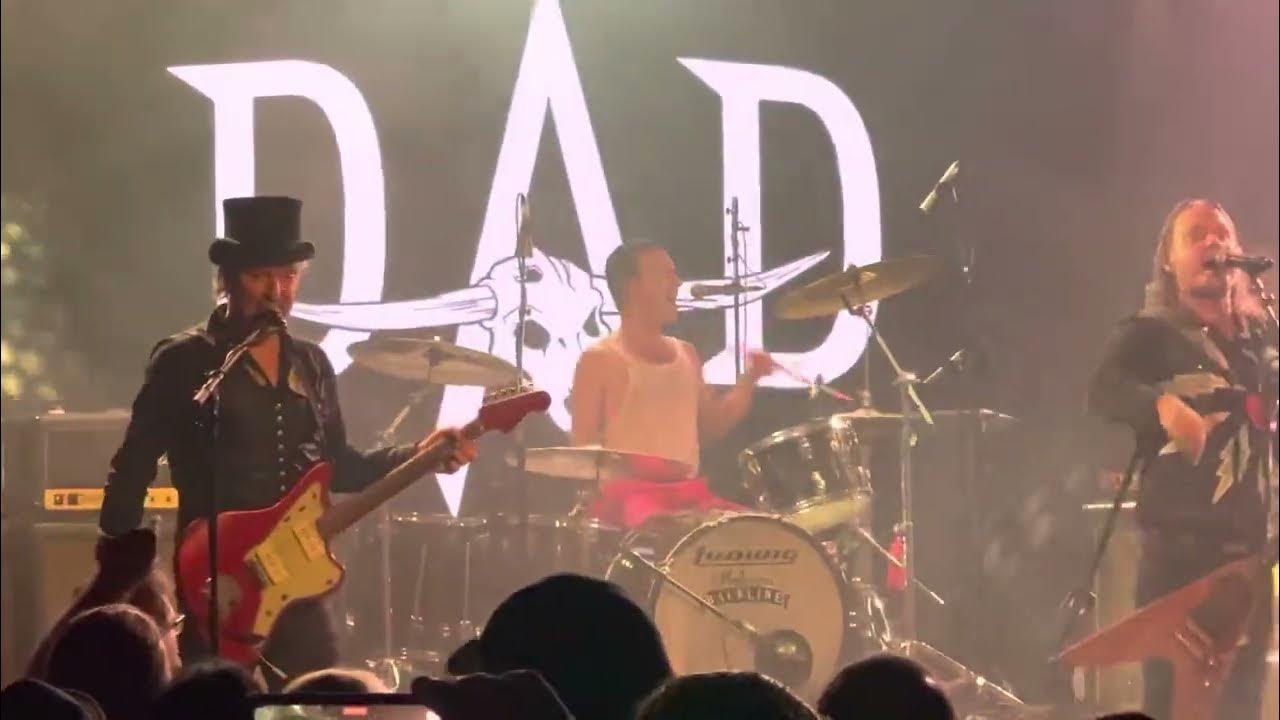 DAD SLEEPING MY DAY AWAY DISNEYLAND