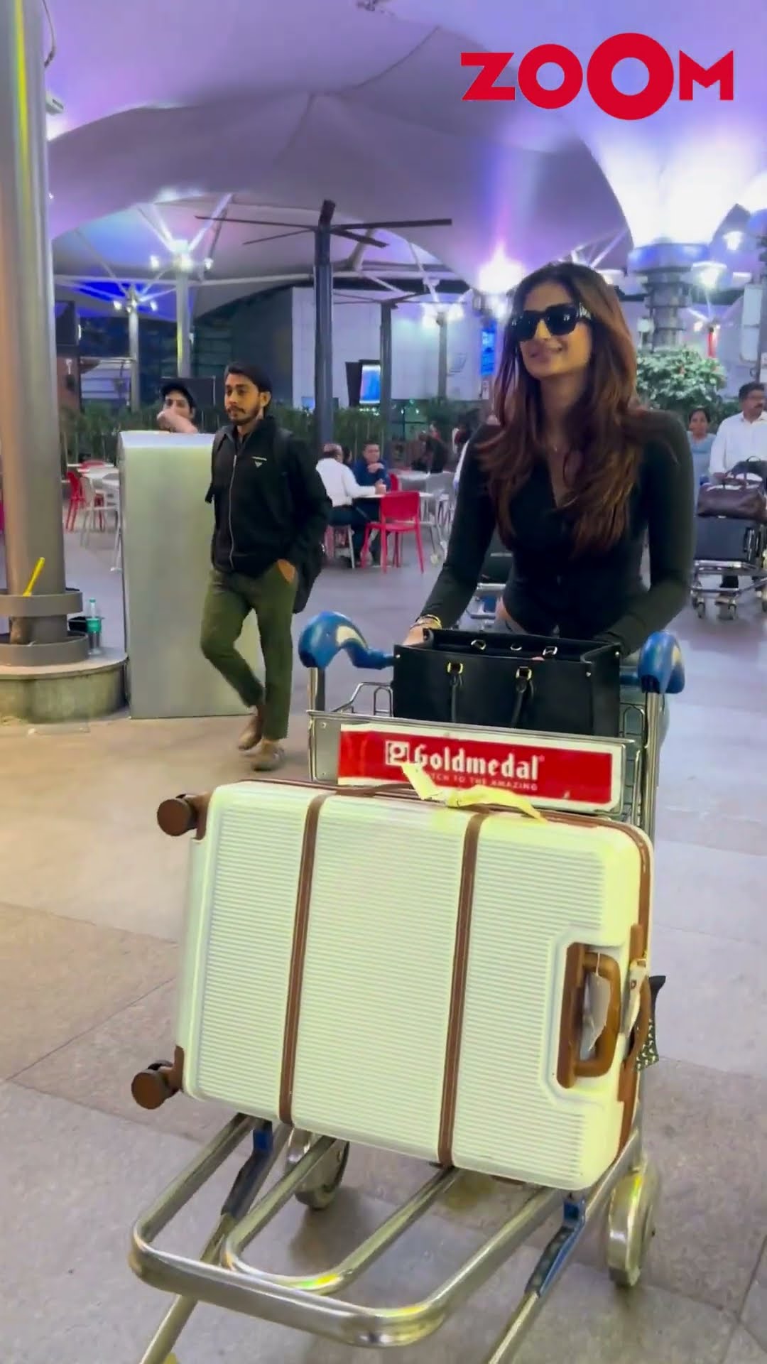 Palak Tiwari AVOIDS any interaction with the paps as spotted at the airport #palaktiwari #shorts