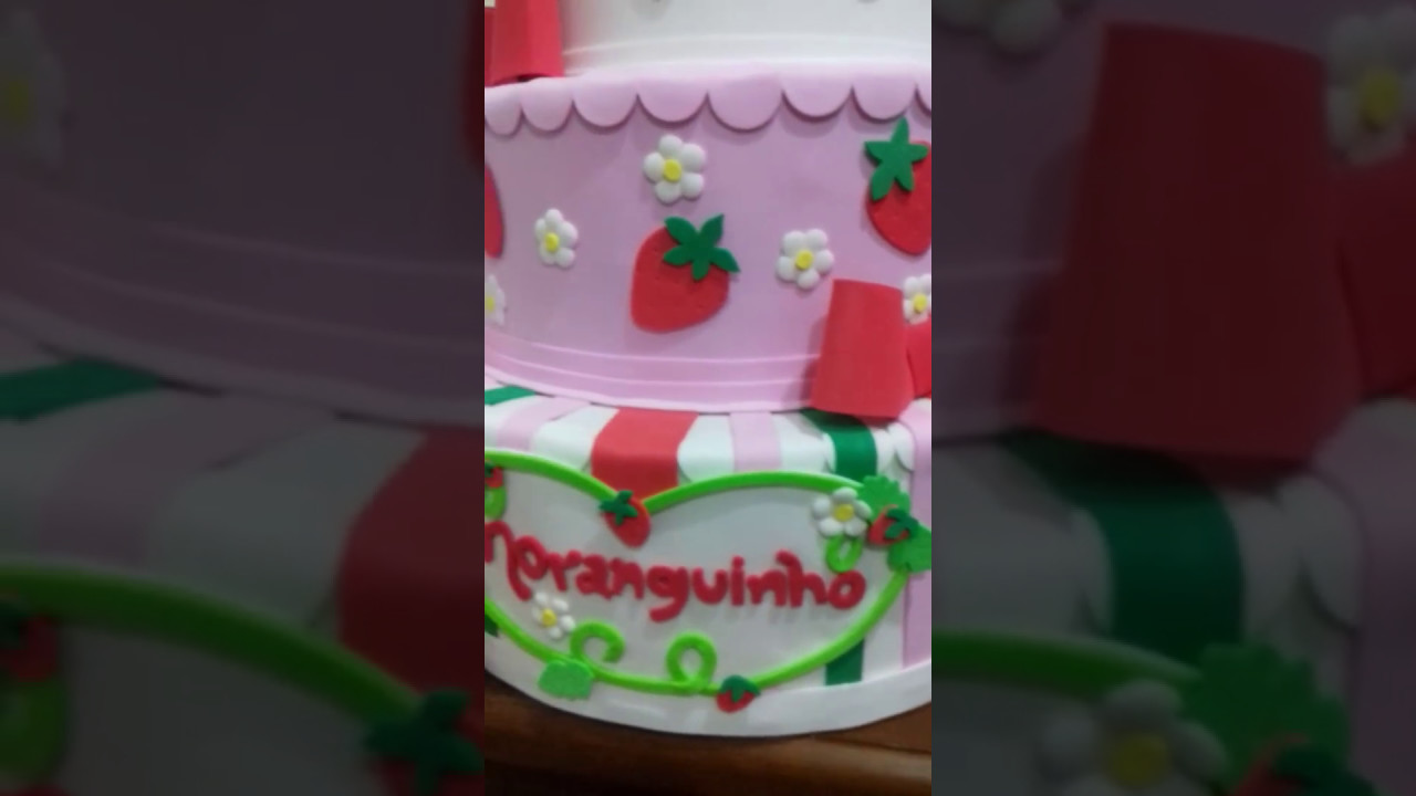 Bolo fake da Moranguinho em eva  Bolo, Decoração festa, Bolos cenograficos