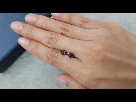 Пара насыщенных фиолетовых шпинелей в огранке груша 1,60 карат, Бирма Видео  № 2