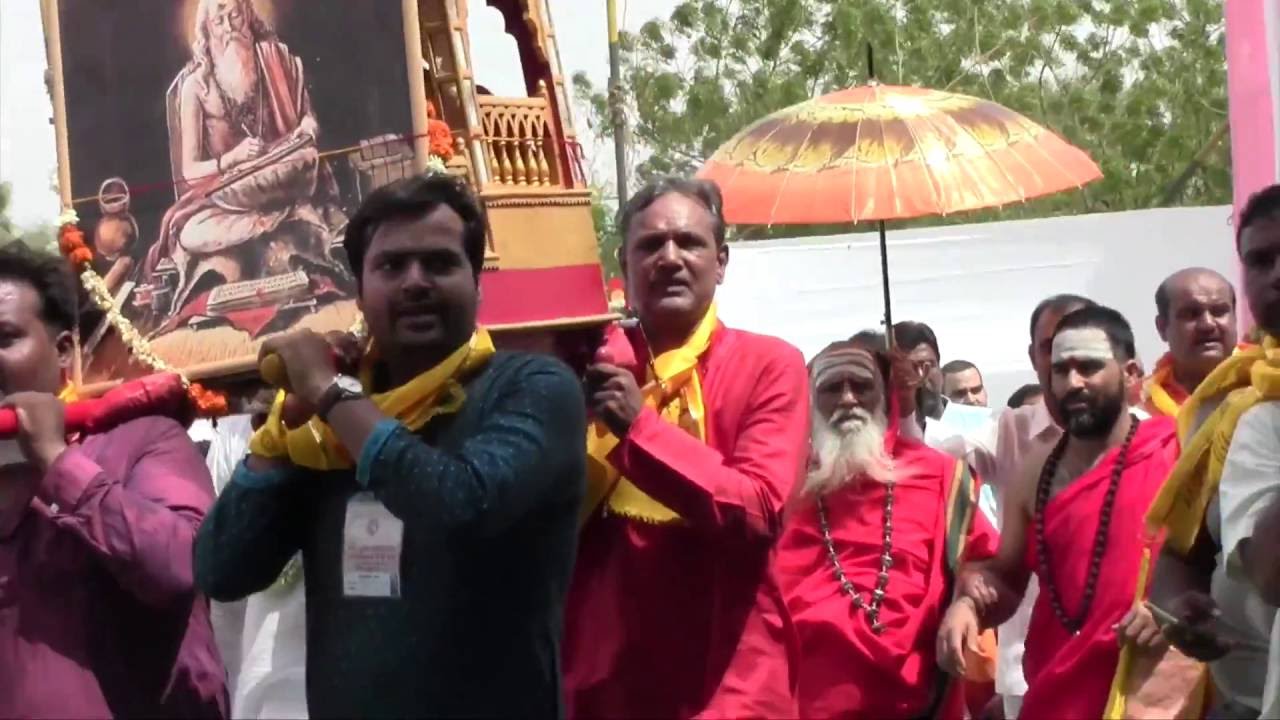 Ved Vyas Pujan and Pujya Shri Sambodhan July 17 2016 Shri Guru Poornima Falaudi