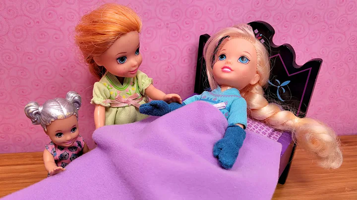 Little Elsa is sick ! Elsa & Anna toddlers -  bedt...