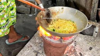 MEET THE LEGENDARY BAKMI SELLER WHO ALWAYS HAS AN EPIC APPEARANCE