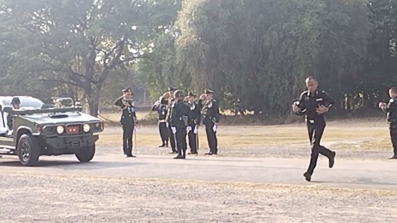 สวนสนาม(มีเครื่องบินไม่ทราบรุ่น)