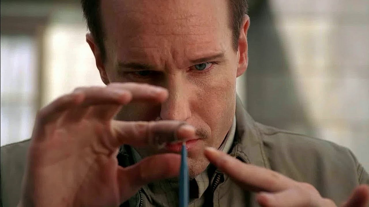 Он взял простую шариковую ручку и просчитал комбинацию, чтобы ...