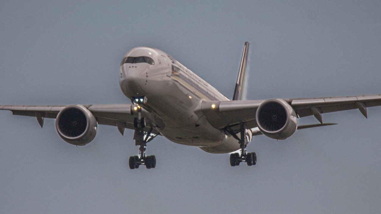 Singapore Airlines A350 941 Spectacular Overcast Landing at Christchurch Airport CHC NZCH!