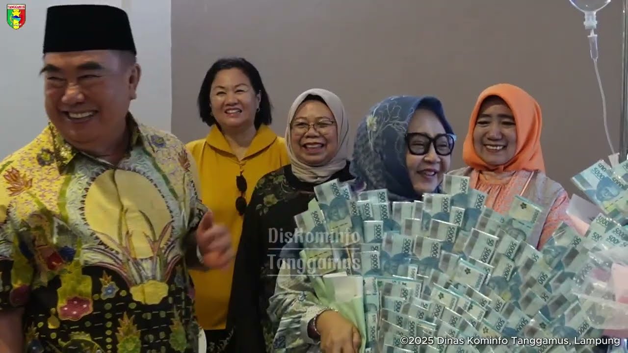 Drs.H.Moh.Saleh Asnawi, M.A.,M.H.,Menjenguk Ibu Bupati Ny.Siti Mahmudah Sakit&Memberikan Kado Ultah