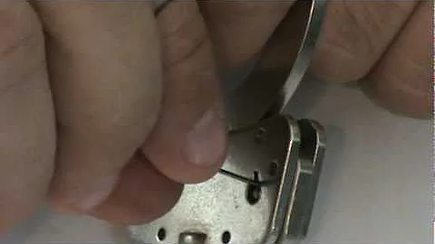 Urban Survival - How to Pick the Double Lock on Handcuffs