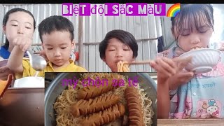 Biệt đội sắc màu 🌈 ,hôm nay làm mỳ trộn sa tế 