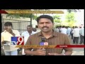 Car rams stationery lorry killing 6 in Guntur