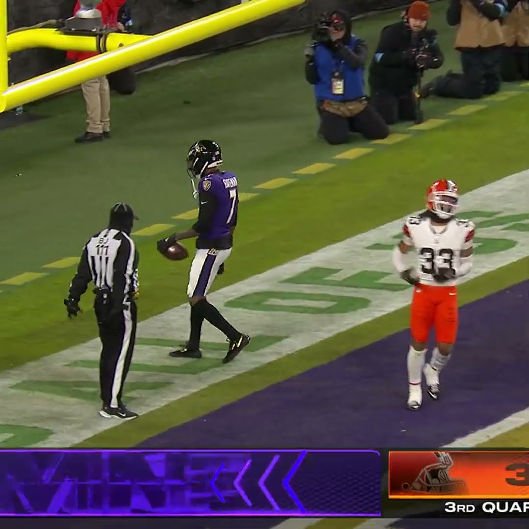 Rashod Bateman catches for a 7-yard Touchdown vs. Cleveland Browns