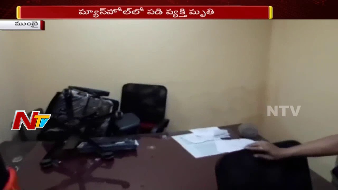 MNS Activists Hulchul and Destroys PWD Office Furniture in Mumbai